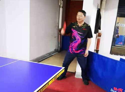 小区赛事@冬练三九，打冬天穿着短袖苦战小区，看看谁是小区乒乓霸主？
