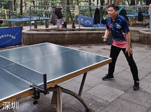 乒旅比赛@在深圳莲花山公园露天球场与大学同学比赛高低！